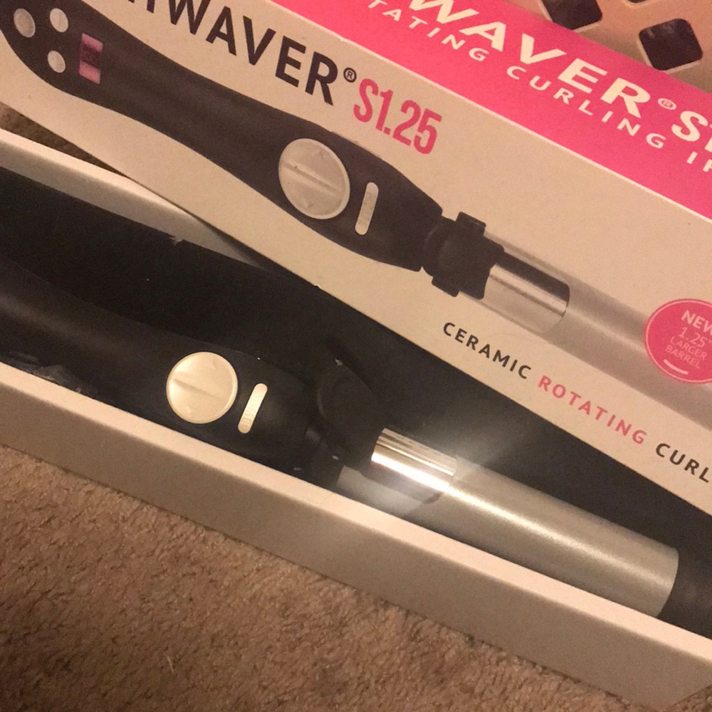 Like NEW Beachwaver 1.25” (No Box)